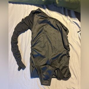 SHIEN one sleeve bodysuit